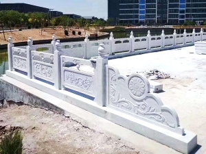 栏板石