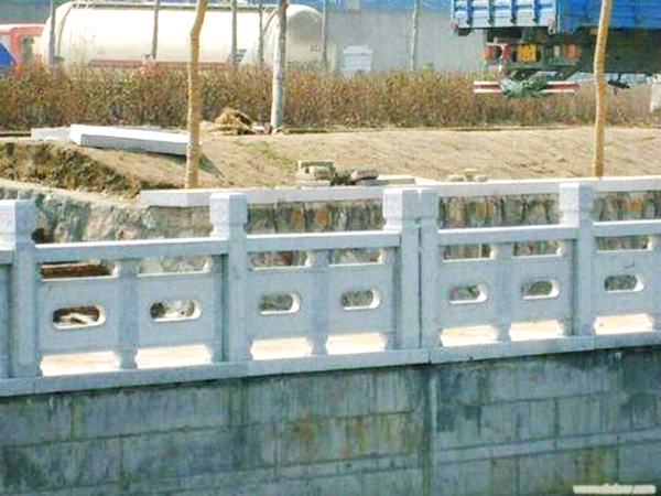 栏板石