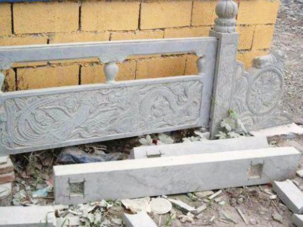 栏板石