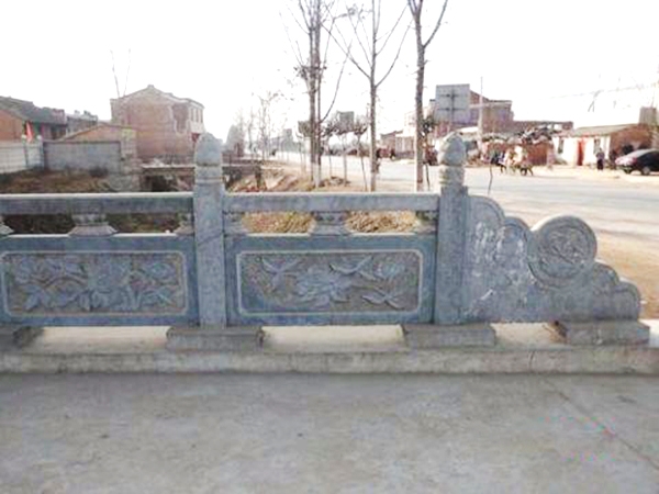 栏板石