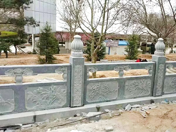 栏板石