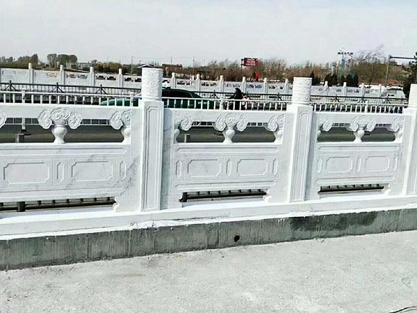 栏板石