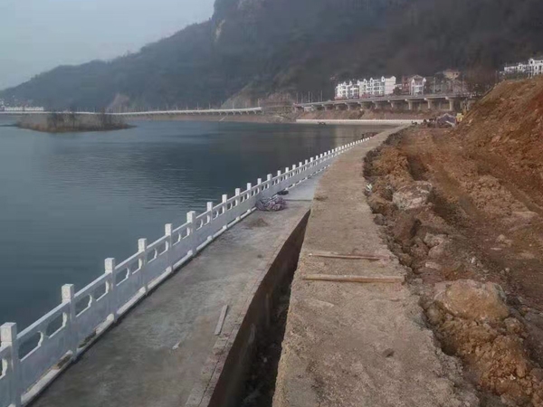 栏板石